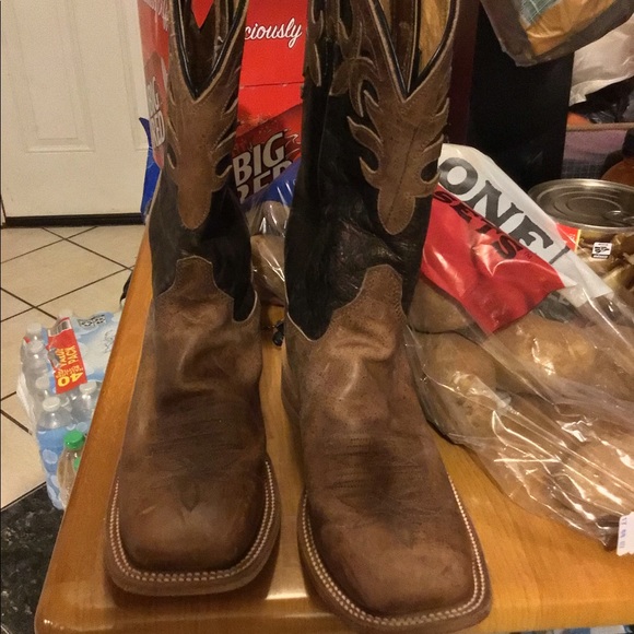 Women’s Justin boots 8.5.  Fit me a little big . - Picture 4 of 7